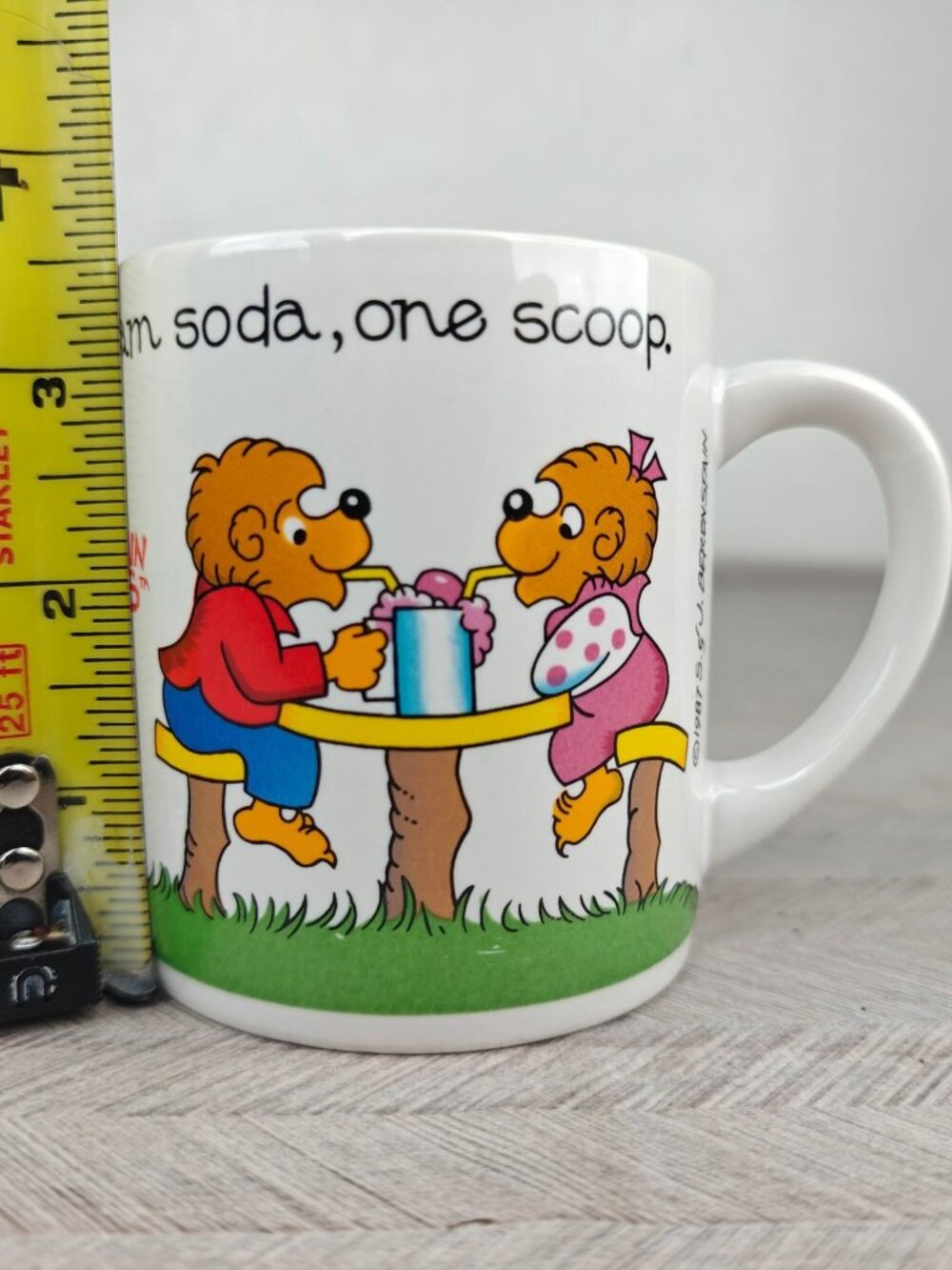 Vintage Berenstain Bears Ceramic Mug 3 1/2" Colorful Picnic Design White 1987 - Picture 9 of 9
